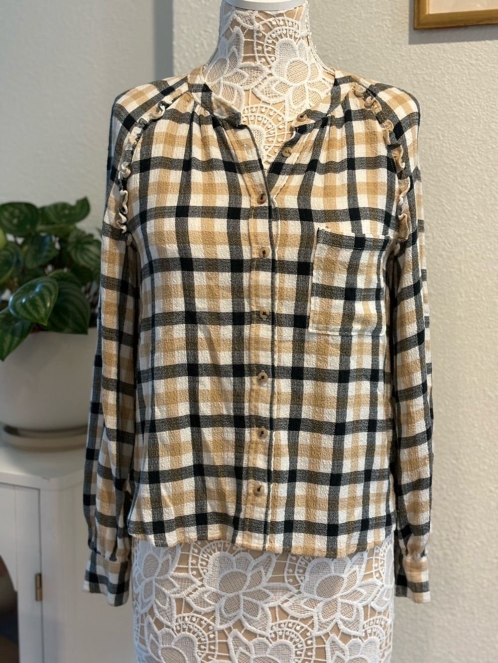 Pilcro Ruffle Gingham Button Down in tan and black- size XS